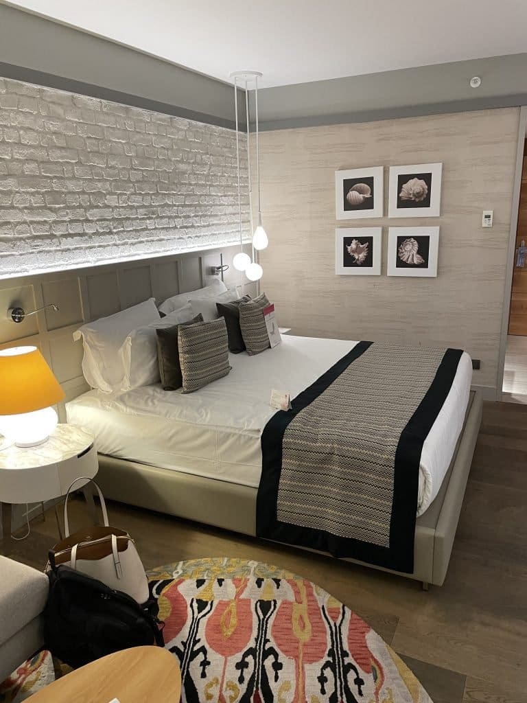 Acanthus & Cennet Pool View Room